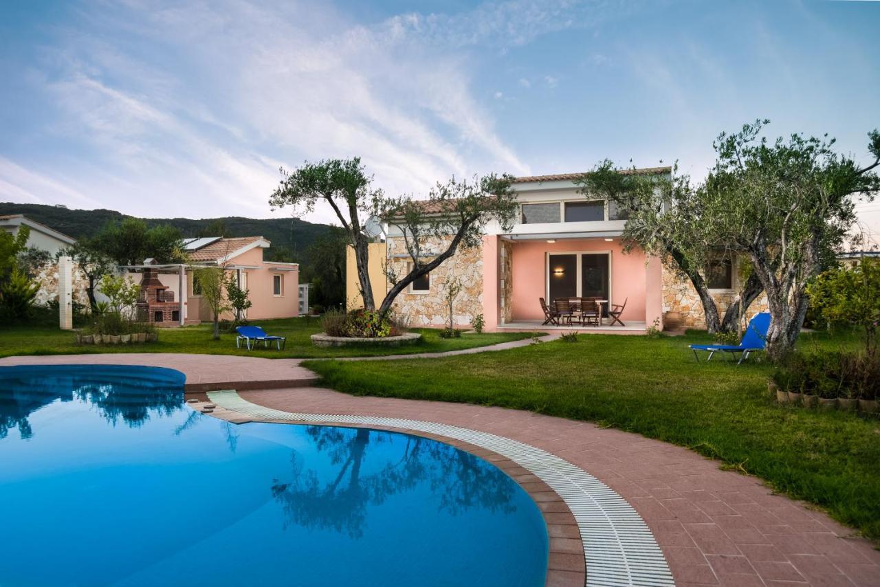Three Stars Luxury Villas Мораитика Екстериор снимка